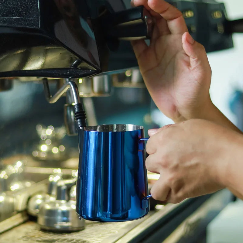 Jarra para espumar leche de acero inoxidable 304, tarro de espuma de leche para café, lata de espuma de leche para café, accesorios de café latte para cafetería, azul y dorado